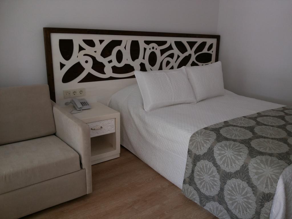 Meggs Bodrum Beach Restaurant & Hotel Ortakent Dış mekan fotoğraf