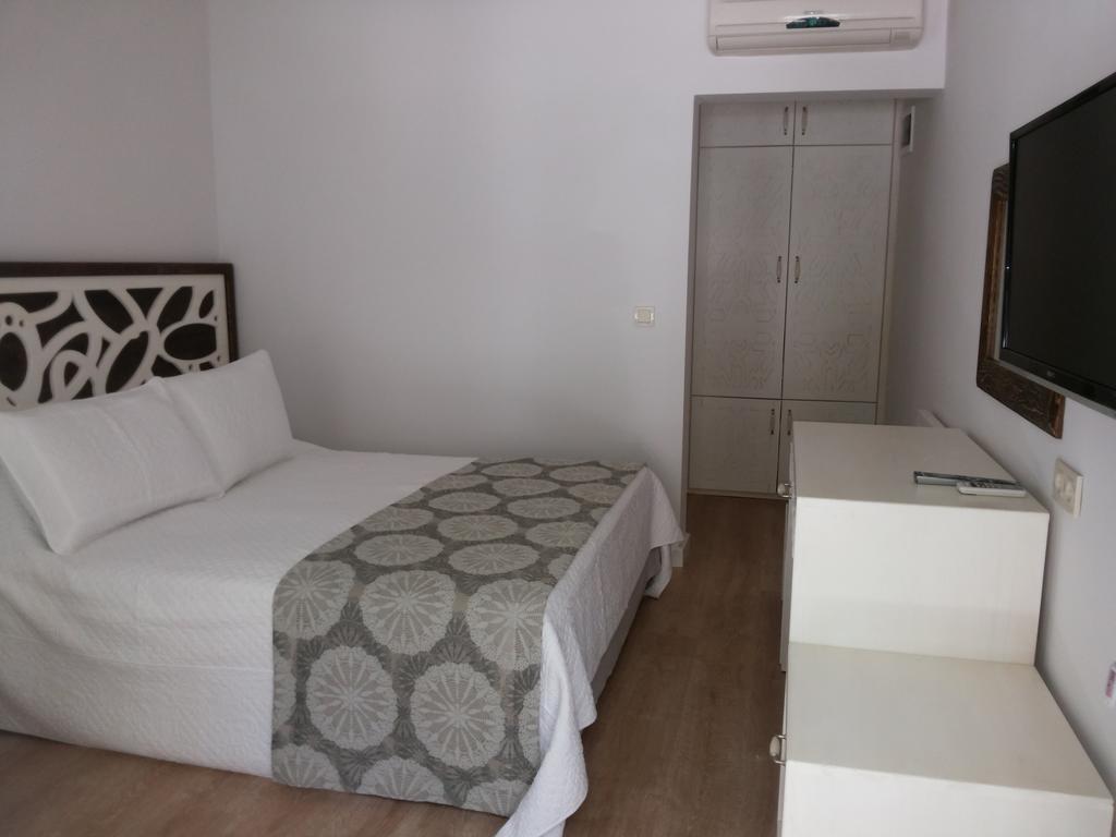Meggs Bodrum Beach Restaurant & Hotel Ortakent Dış mekan fotoğraf
