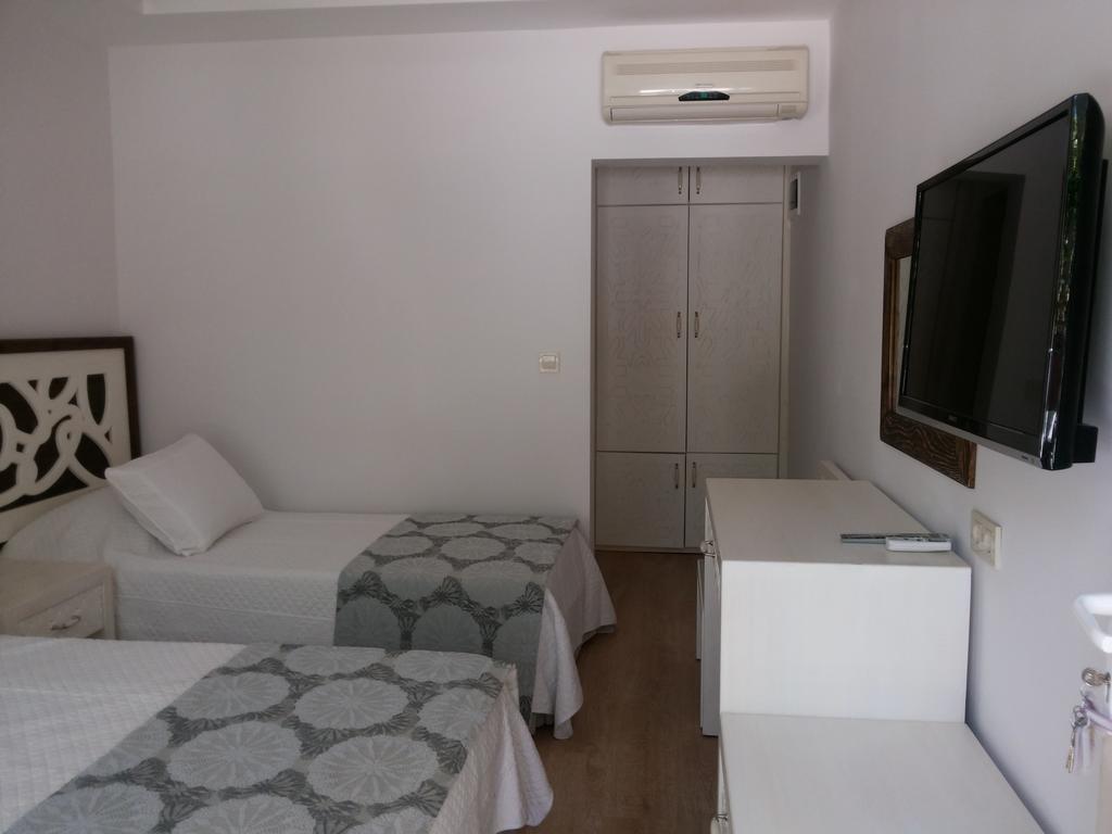 Meggs Bodrum Beach Restaurant & Hotel Ortakent Dış mekan fotoğraf