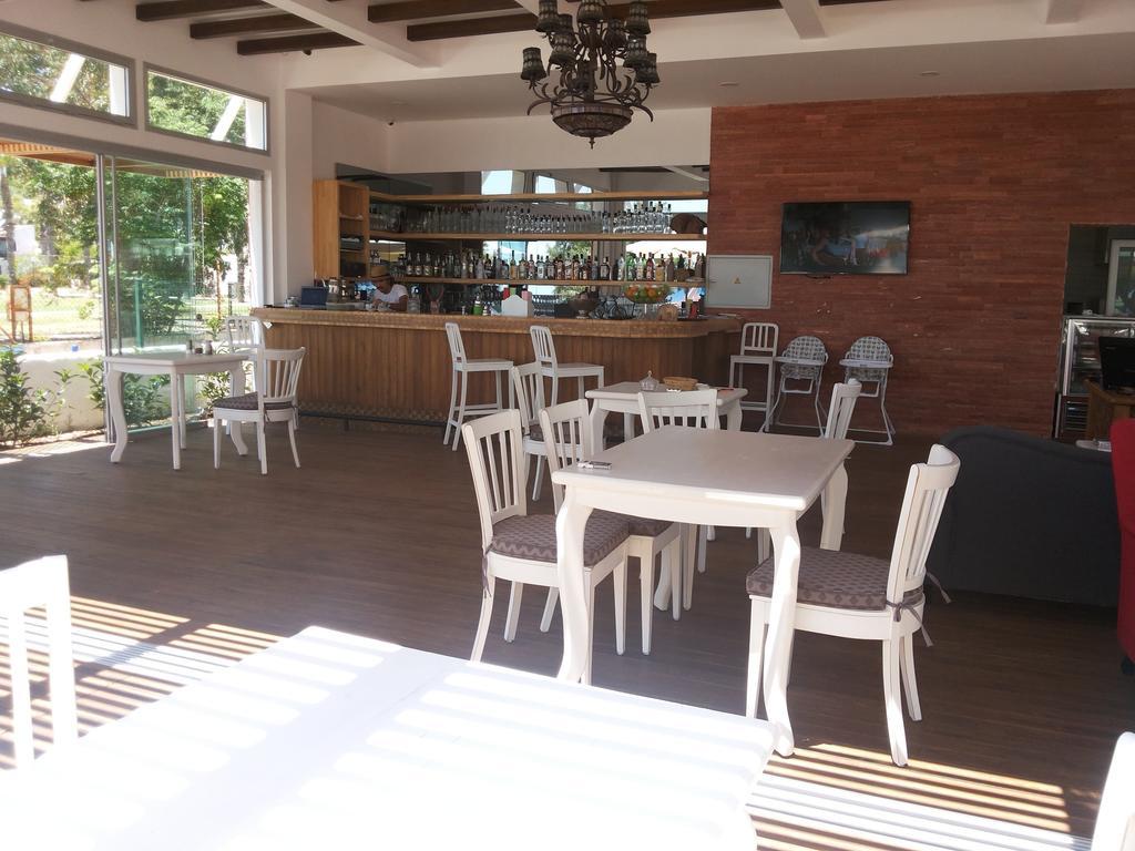 Meggs Bodrum Beach Restaurant & Hotel Ortakent Dış mekan fotoğraf