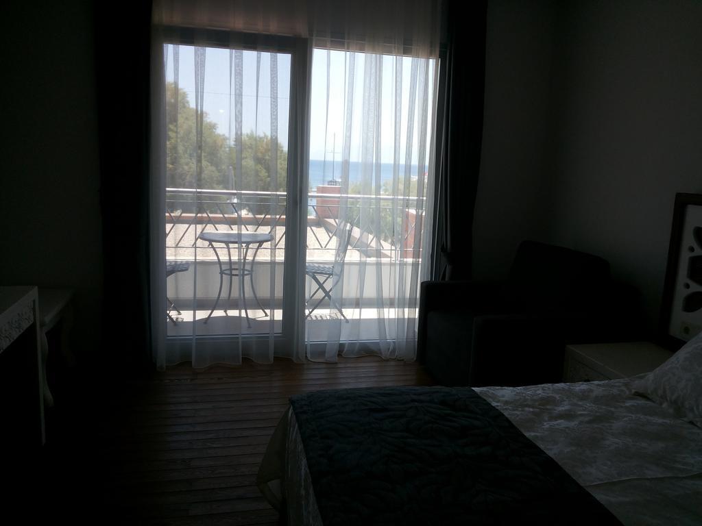 Meggs Bodrum Beach Restaurant & Hotel Ortakent Dış mekan fotoğraf