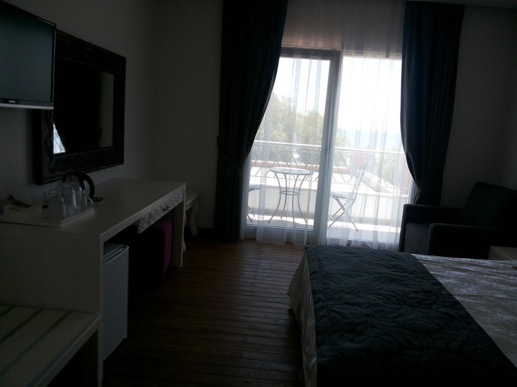 Meggs Bodrum Beach Restaurant & Hotel Ortakent Dış mekan fotoğraf