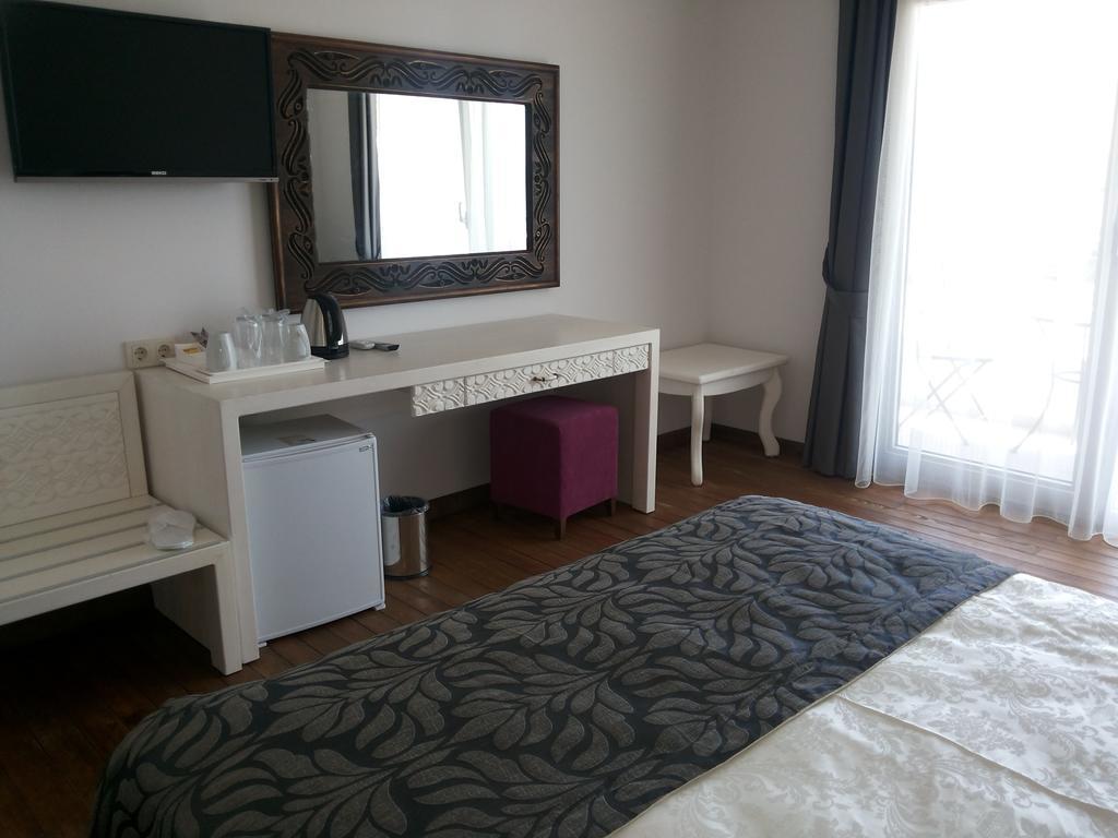 Meggs Bodrum Beach Restaurant & Hotel Ortakent Dış mekan fotoğraf