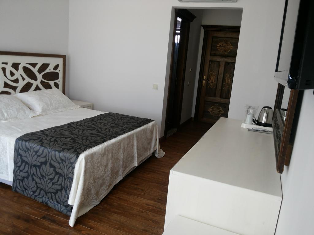 Meggs Bodrum Beach Restaurant & Hotel Ortakent Dış mekan fotoğraf