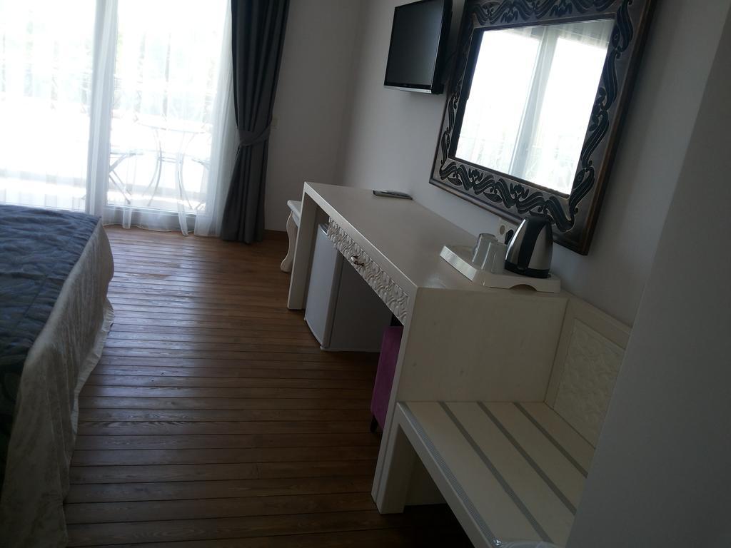 Meggs Bodrum Beach Restaurant & Hotel Ortakent Dış mekan fotoğraf