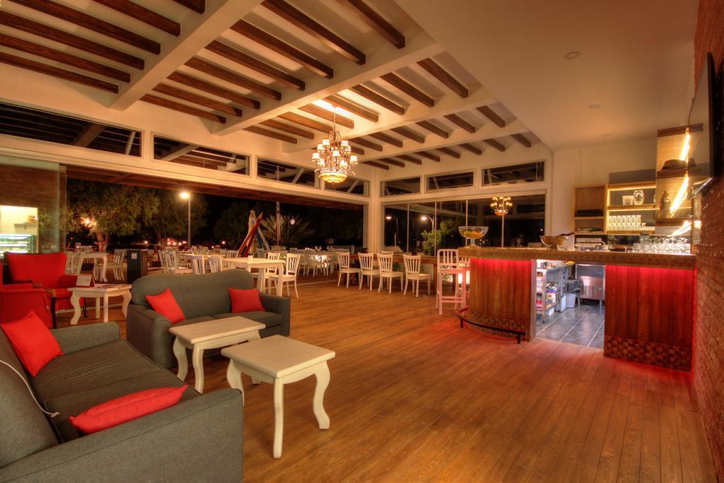 Meggs Bodrum Beach Restaurant & Hotel Ortakent Dış mekan fotoğraf