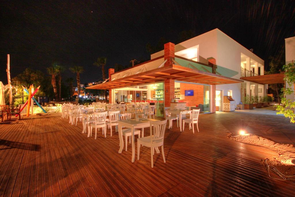 Meggs Bodrum Beach Restaurant & Hotel Ortakent Dış mekan fotoğraf