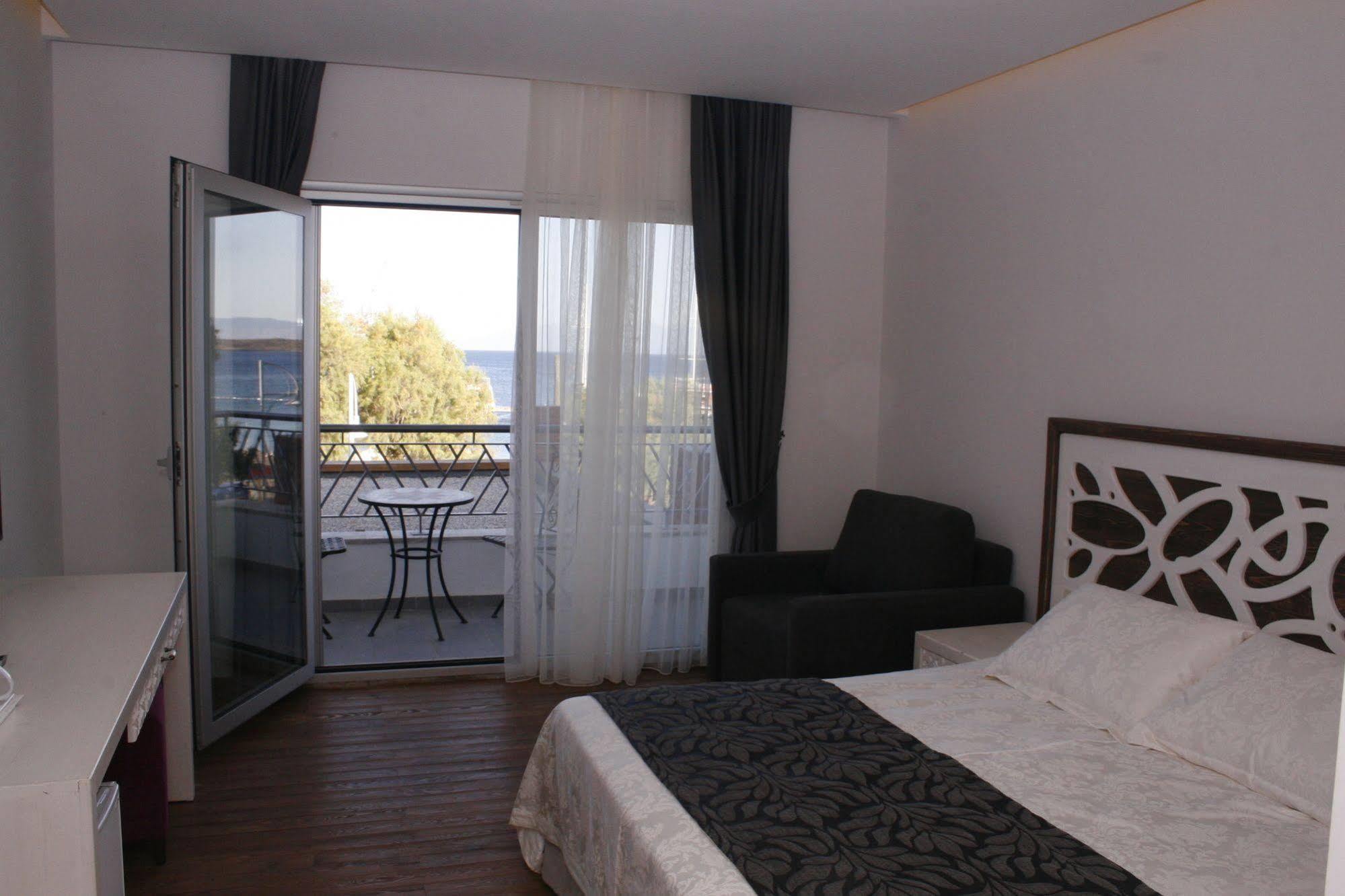 Meggs Bodrum Beach Restaurant & Hotel Ortakent Dış mekan fotoğraf