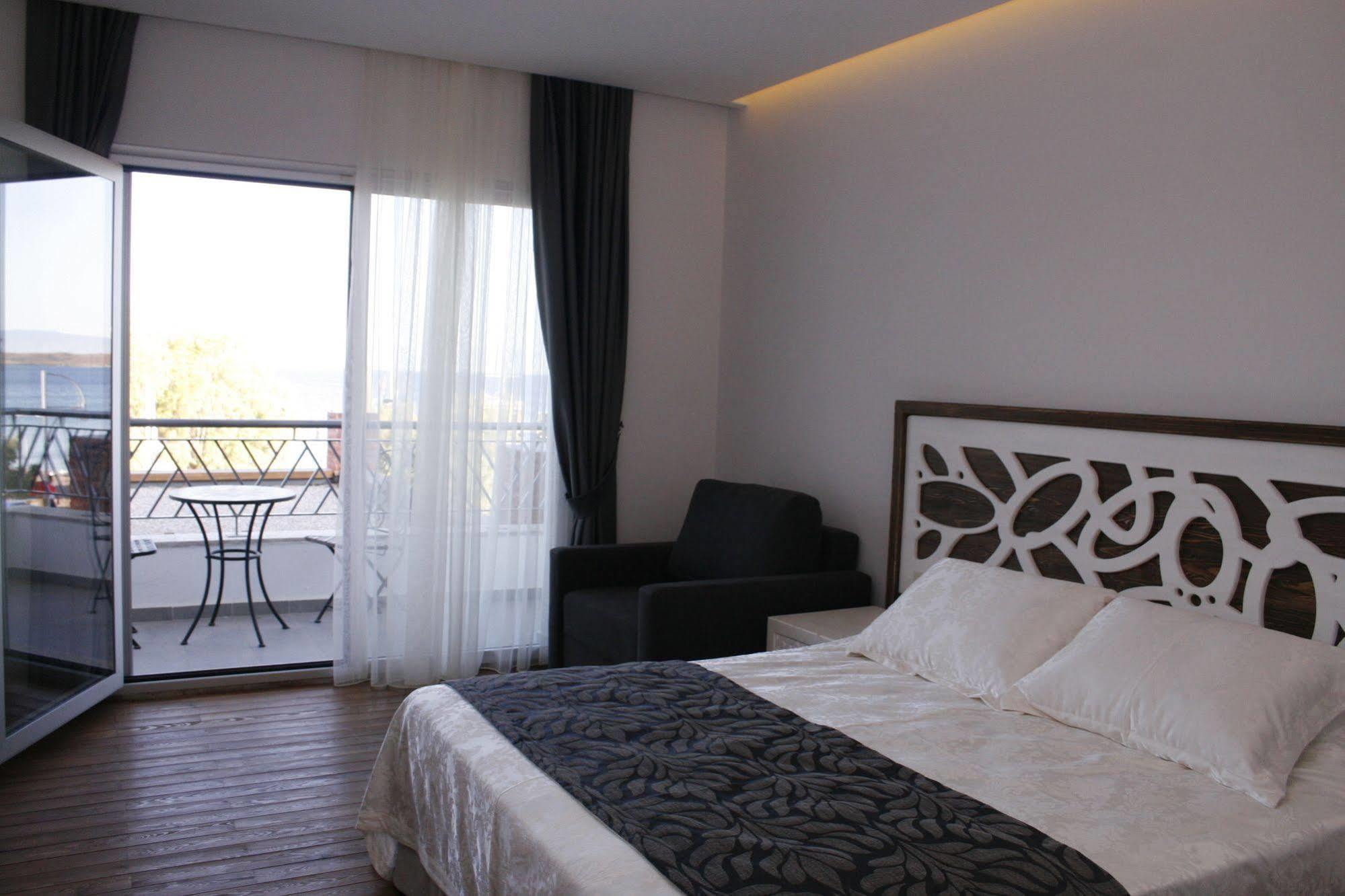 Meggs Bodrum Beach Restaurant & Hotel Ortakent Dış mekan fotoğraf
