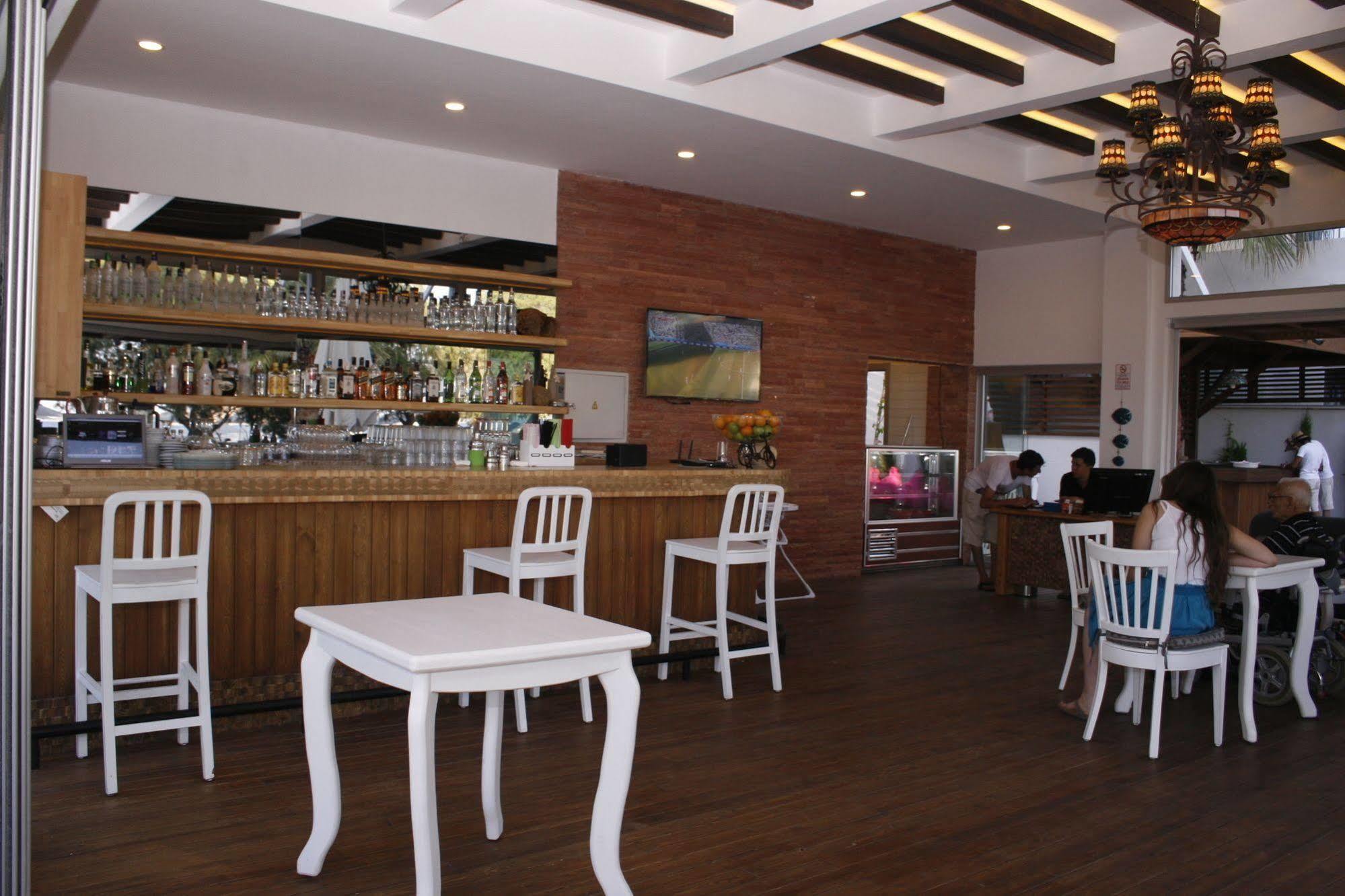 Meggs Bodrum Beach Restaurant & Hotel Ortakent Dış mekan fotoğraf