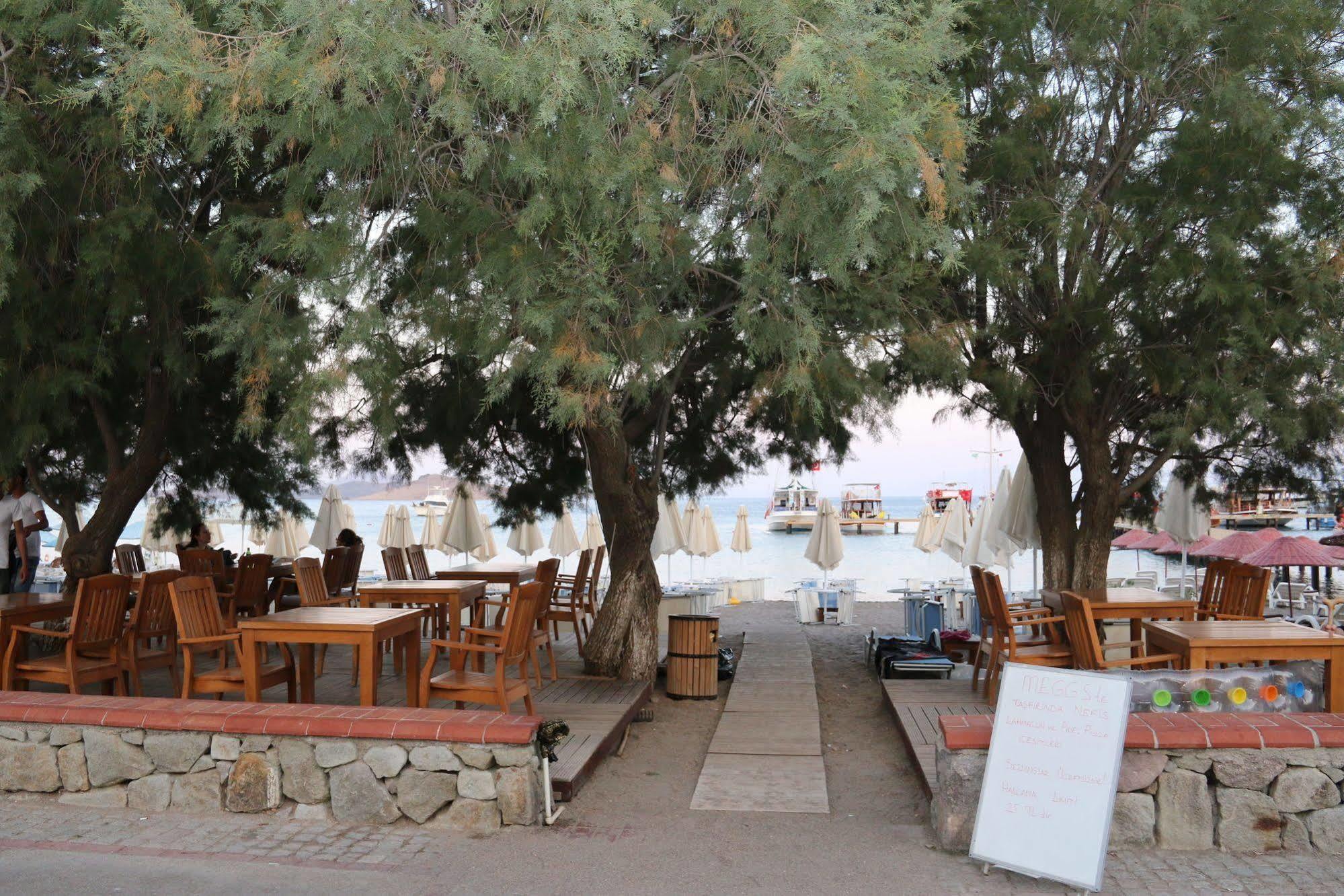 Meggs Bodrum Beach Restaurant & Hotel Ortakent Dış mekan fotoğraf
